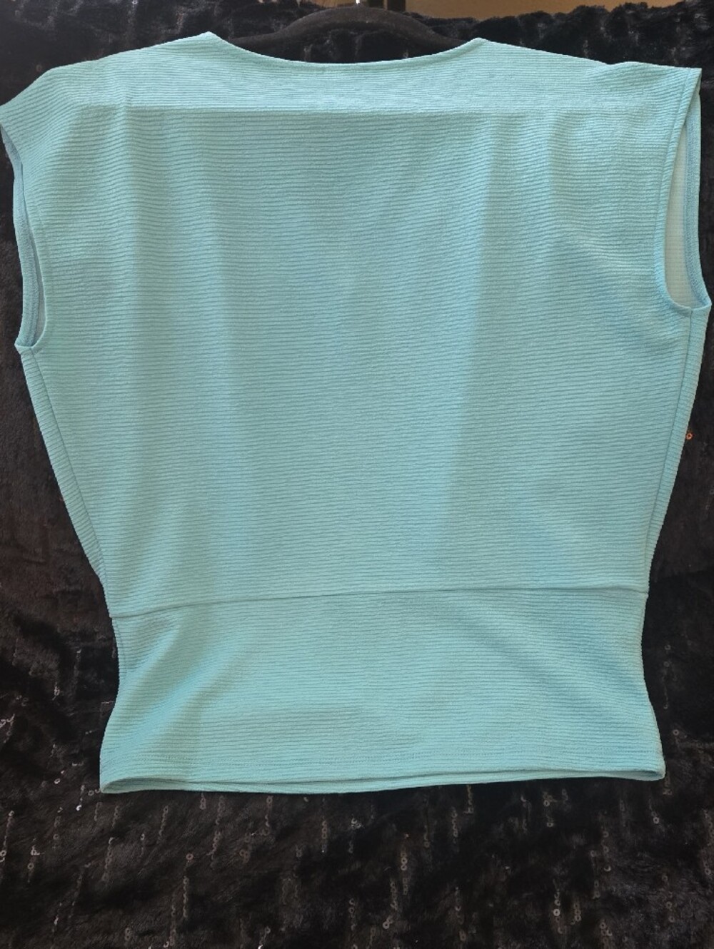 Ann Taylor Textured V-Neck Top | Size Medium - Picture 3 of 3